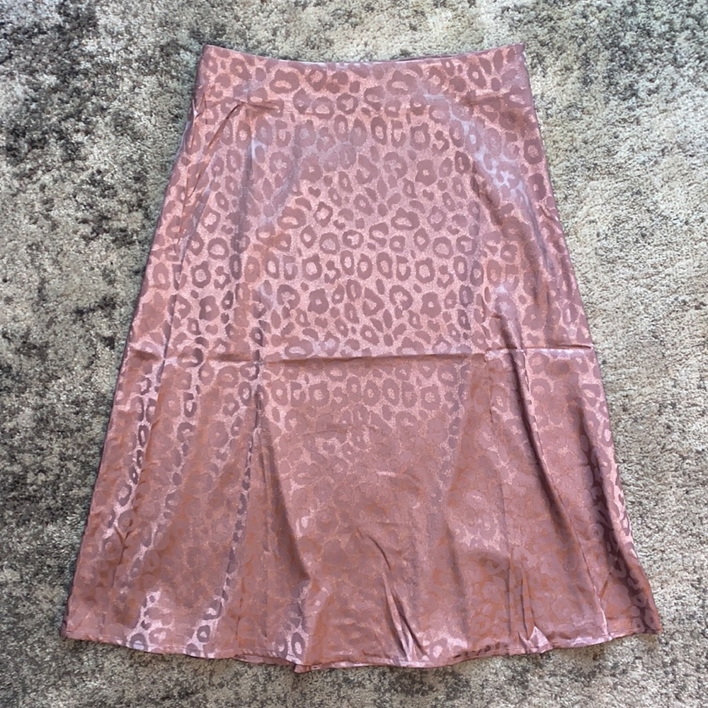 🌶 Forever 21 Satin Pink Cheetah MIDI Skirt Medium